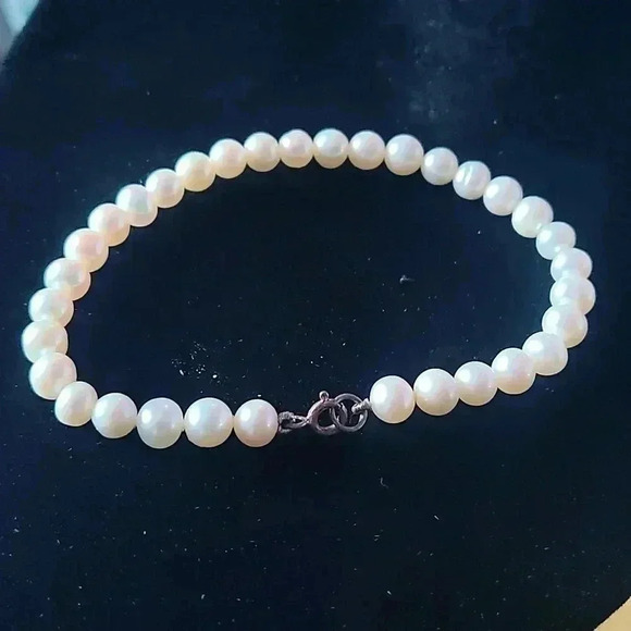 7 and 1/2 in 6 mm pearl sterling silver clasp bracelet - Picture 1 of 2